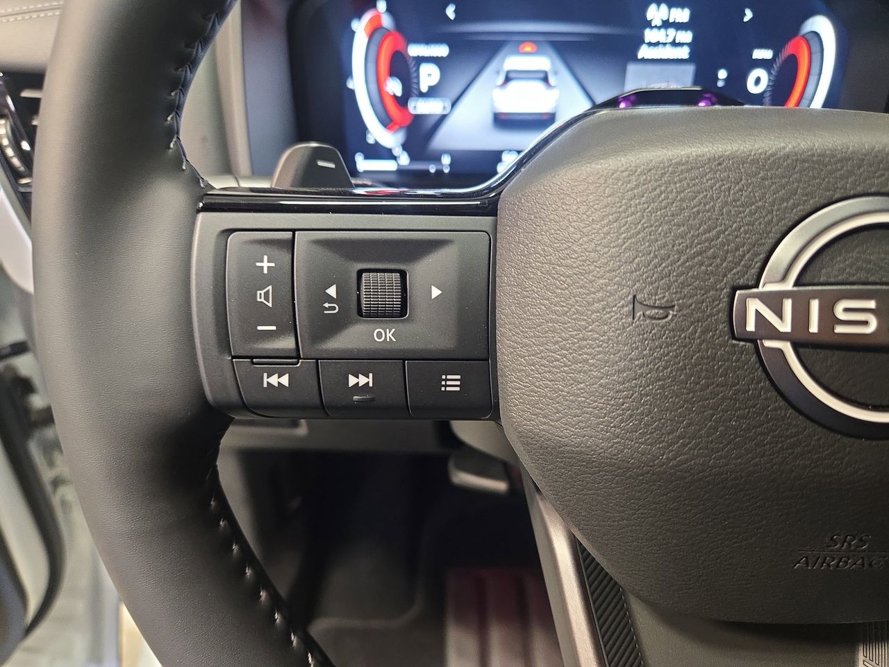 2025 Nissan Rogue Platinum - Photo 17