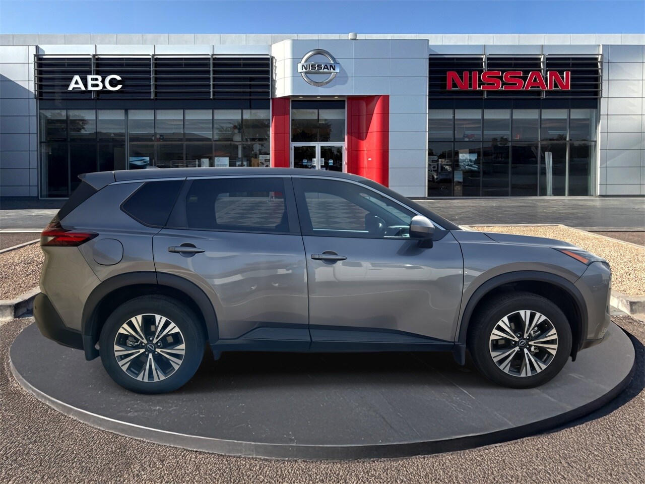 2023 Nissan Rogue SV photo 4