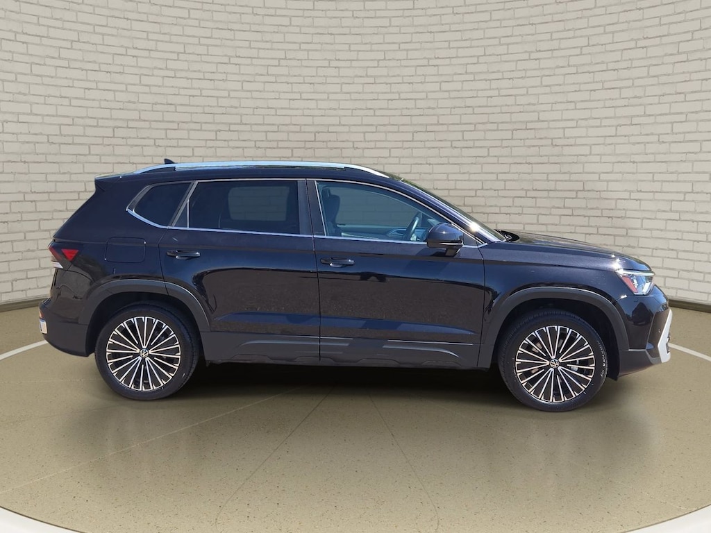 Used 2025 Volkswagen Taos 1.5T SE SUV