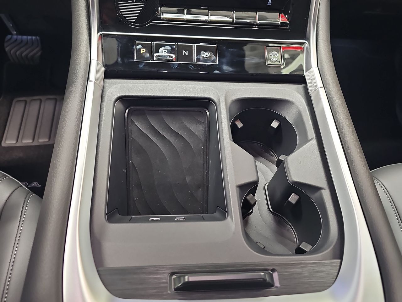 2025 Nissan Armada SV - Photo 25