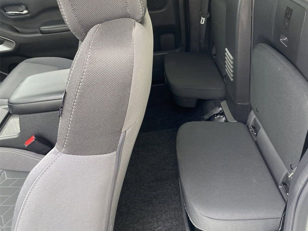 2025 Nissan Frontier SV - Photo 14