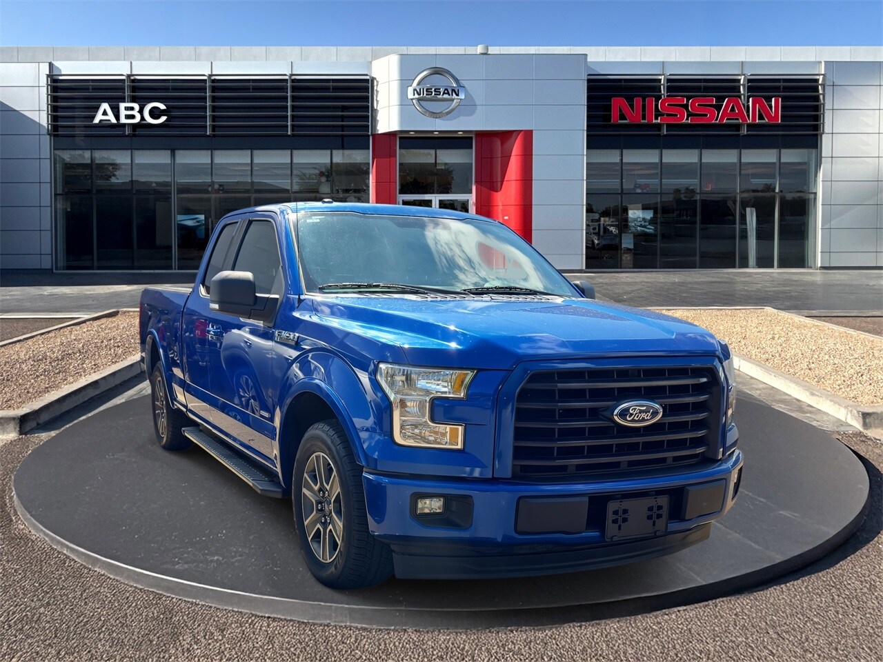 2017 Ford F-150 XLT photo 2
