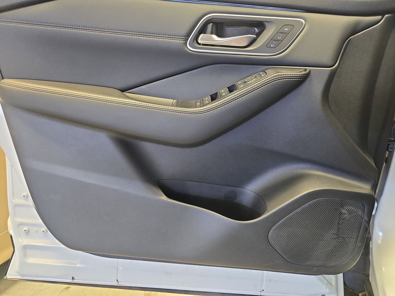 2025 Nissan Rogue Platinum - Photo 27