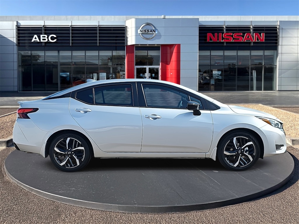 New 2025 Nissan Versa 1.6 SR Sedan