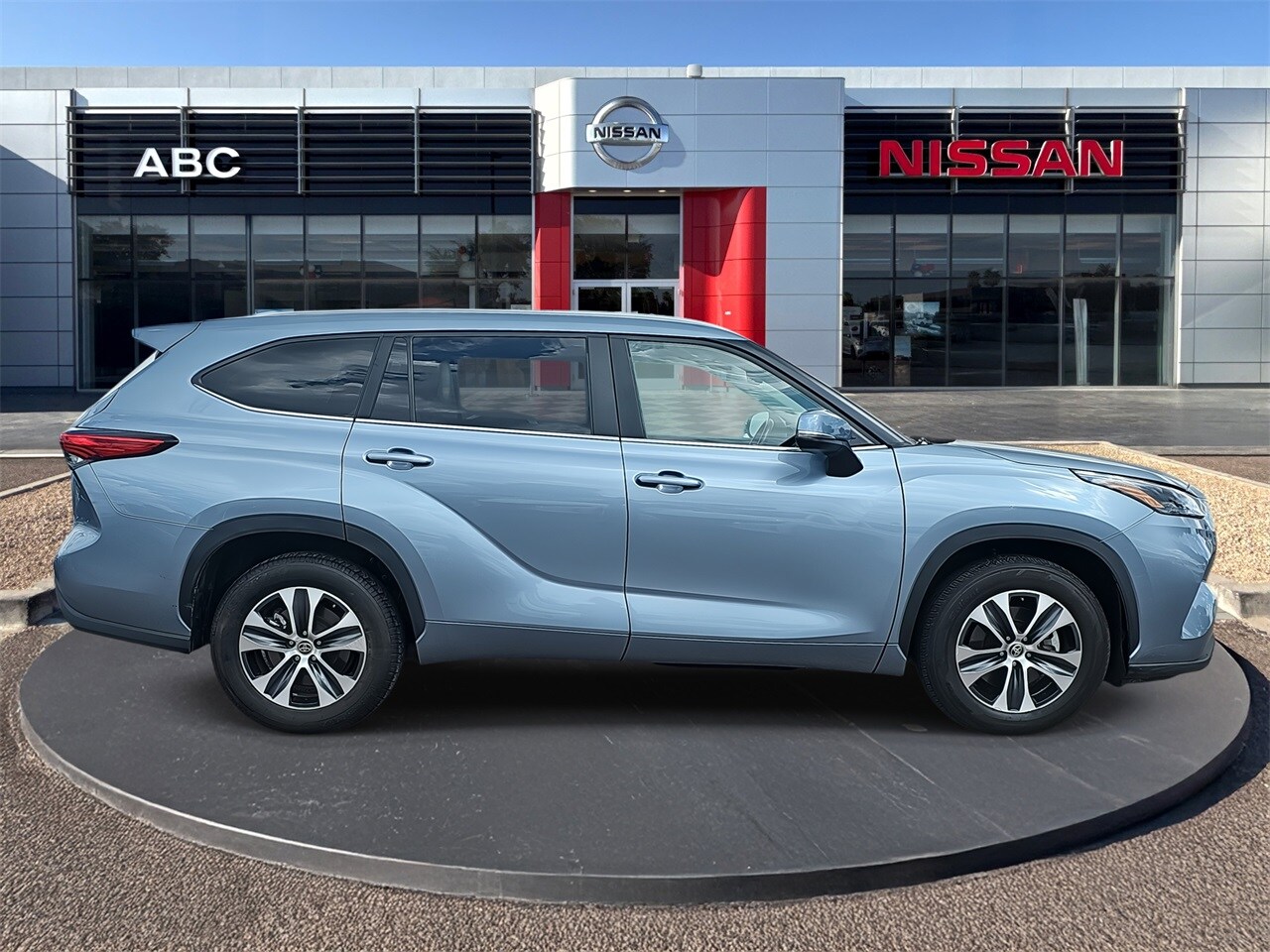2023 Toyota Highlander XLE photo 4