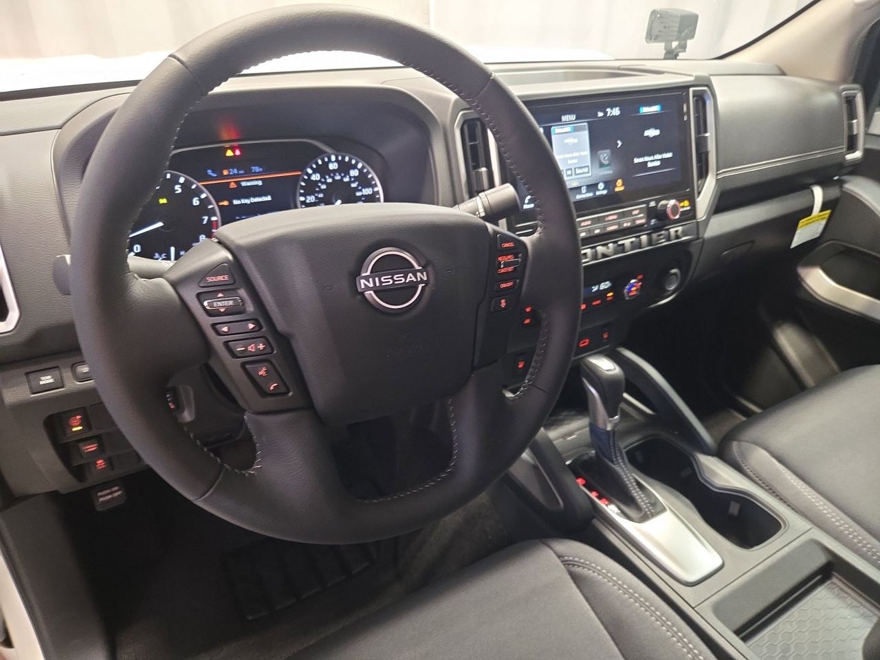 2025 Nissan Frontier SV - Photo 14