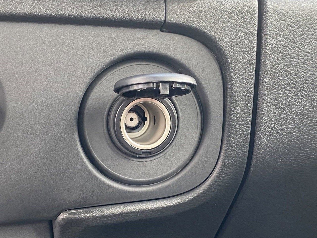 2025 Nissan Frontier SV - Photo 32