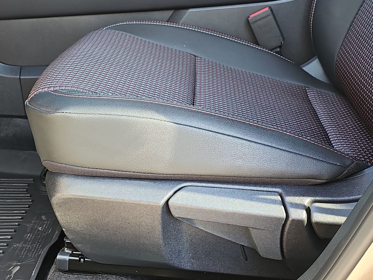 2026 Nissan KICKS SR - Photo 28