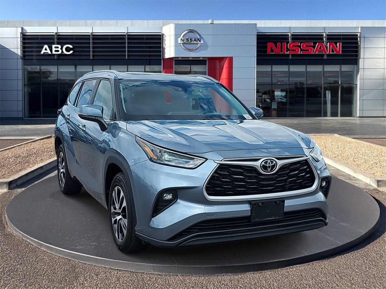 2023 Toyota Highlander XLE photo 3