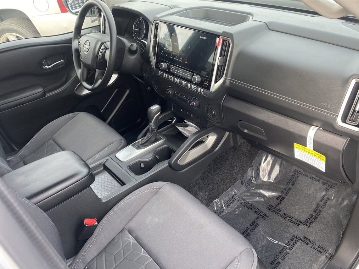 2025 Nissan Frontier SV - Photo 10