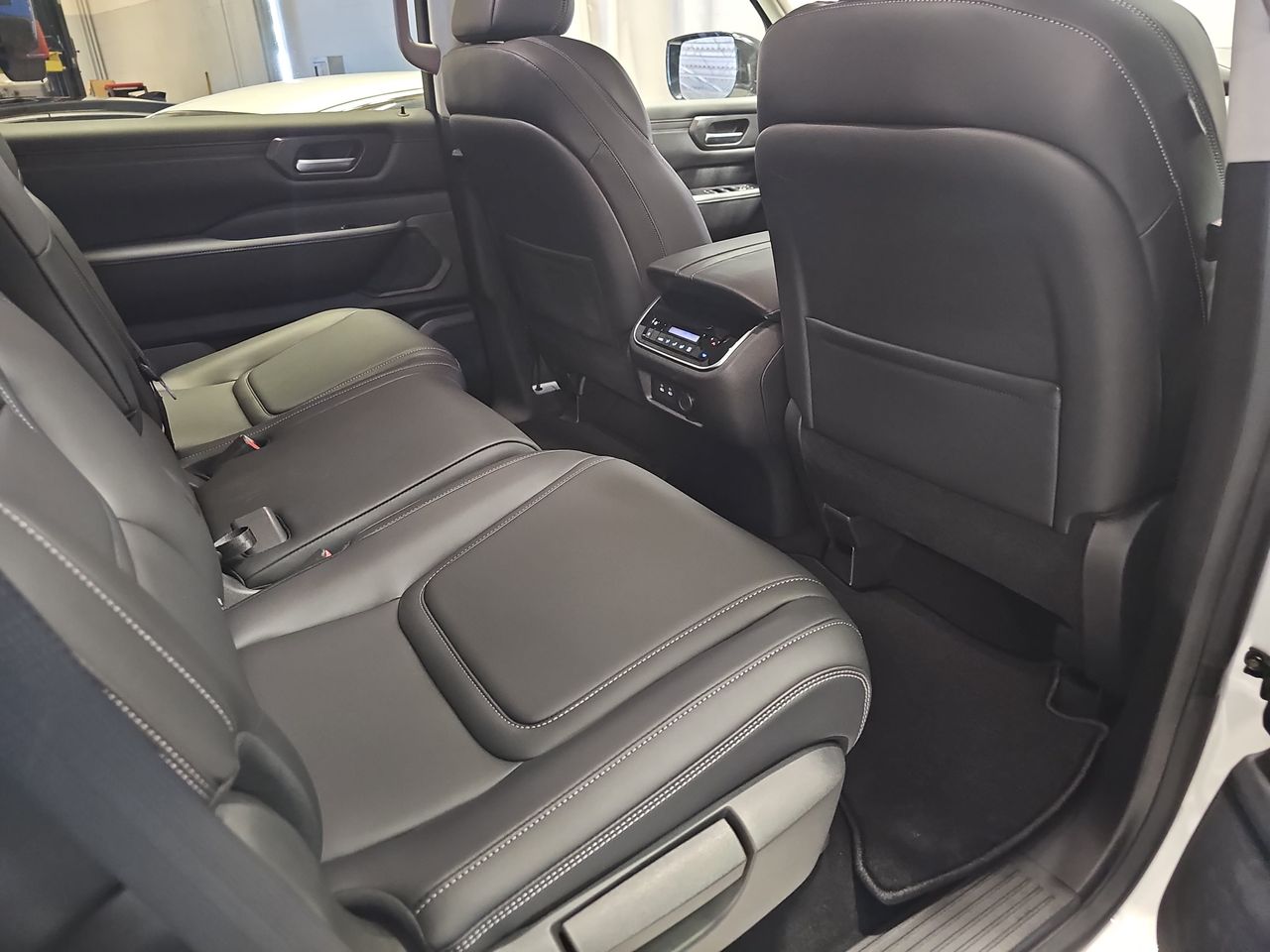 2025 Nissan Armada SV - Photo 11