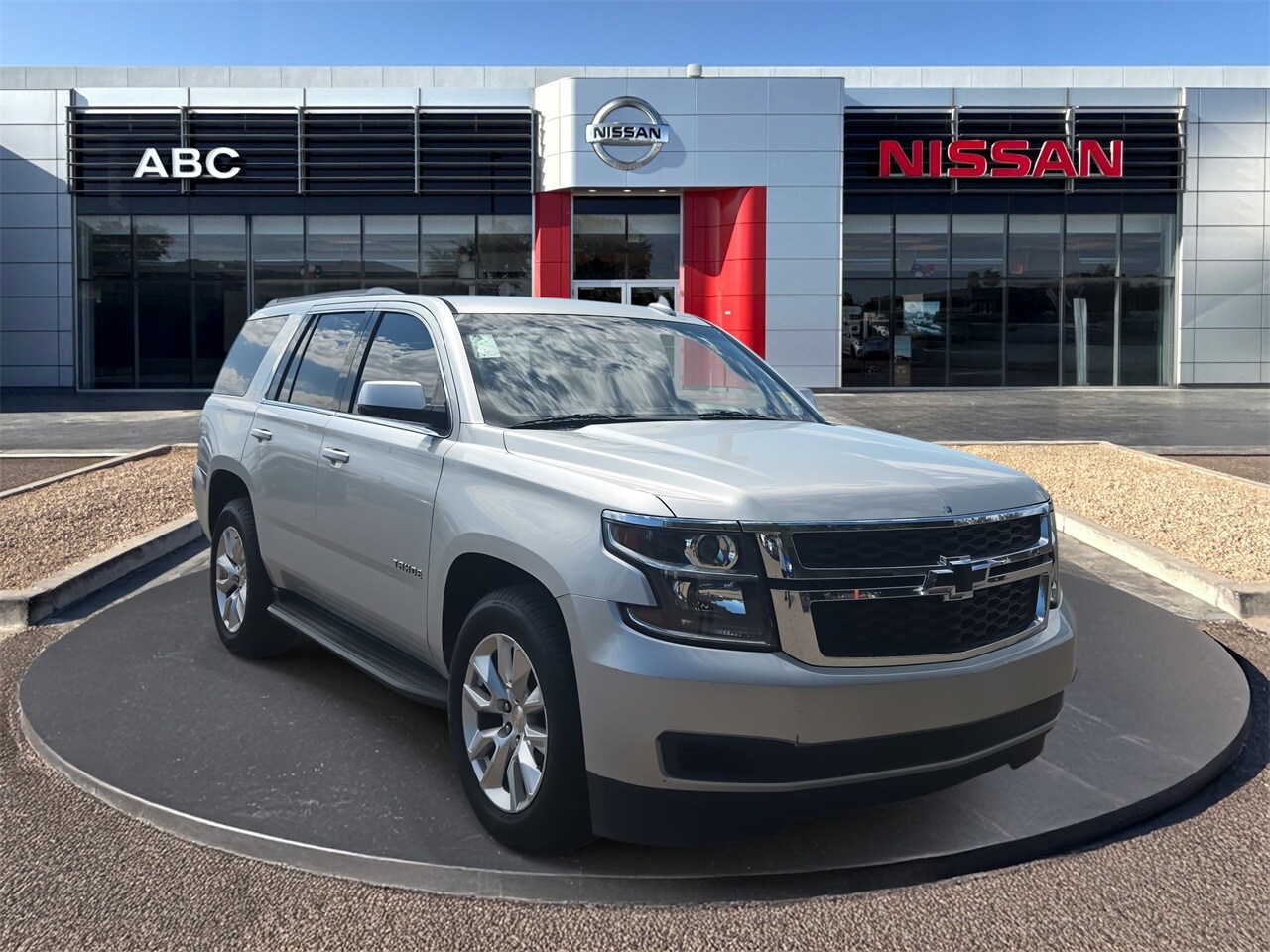 2017 Chevrolet Tahoe LS photo 3