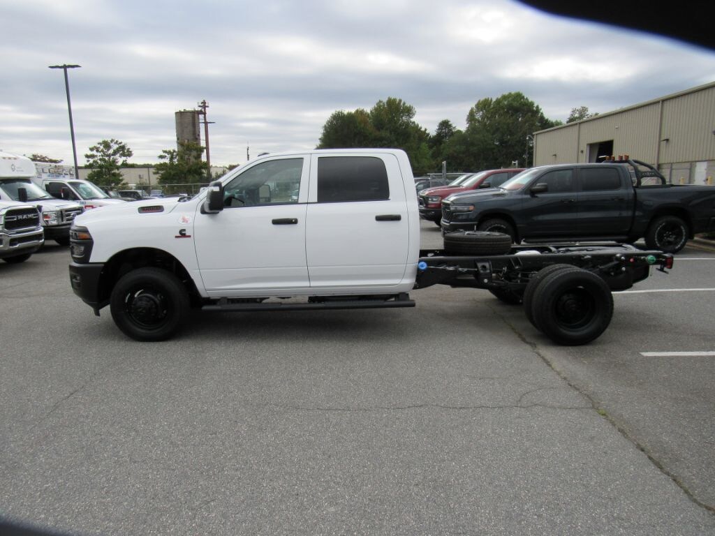 New 2026 Ram 3500 Chassis Cab 3500 TRADESMAN CREW CAB CHASSIS 4X4 60' CA Pickup