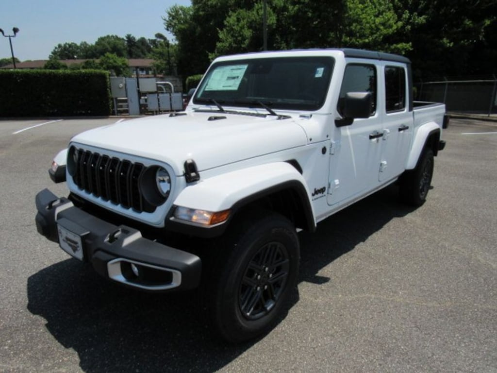 New 2025 Jeep Gladiator SPORT S 4X4 Pickup