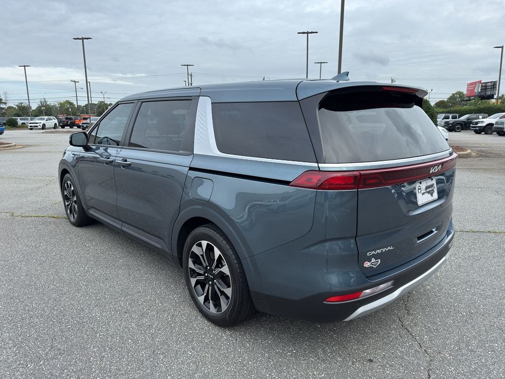 Used 2024 Kia Carnival EX Passenger Van