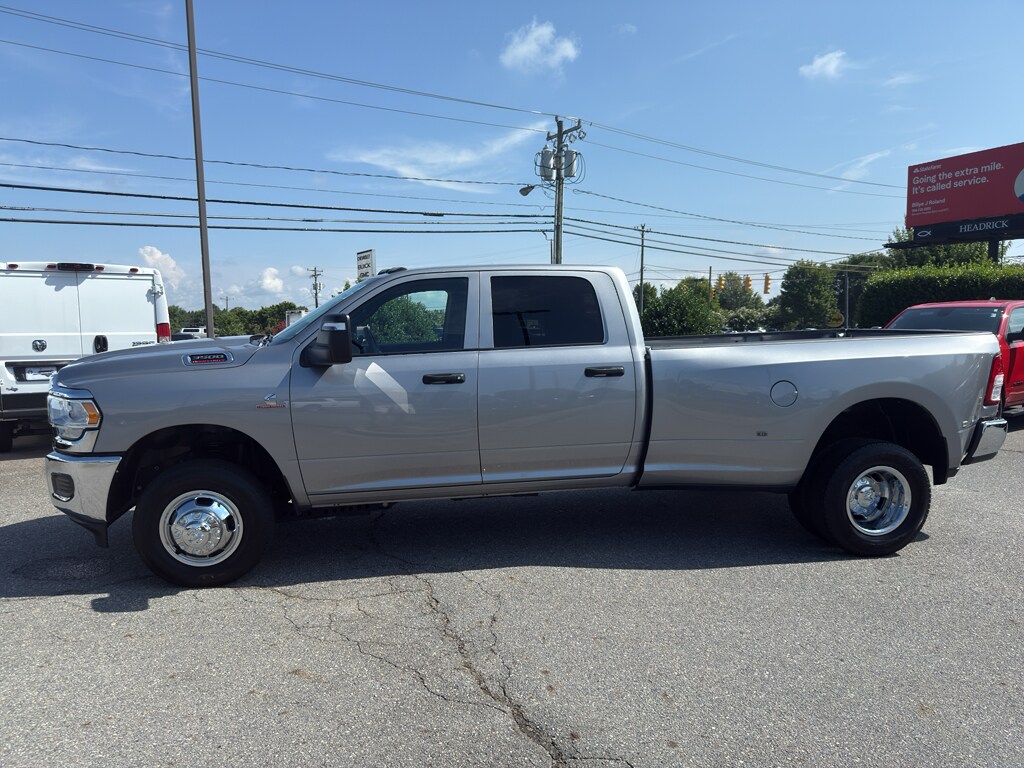 2024 Ram 3500 Tradesman photo 3