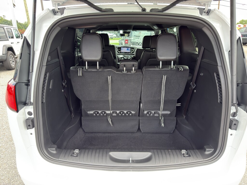 2026 Chrysler Voyager LX - Photo 18