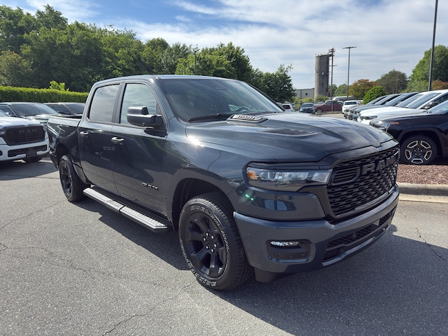 2026 Ram 1500 EXPRESS CREW CAB 4X4 5'7 BOX Pickup