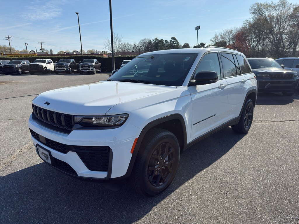 New 2026 Jeep Grand Cherokee LAREDO ALTITUDE 4X4 Sport Utility