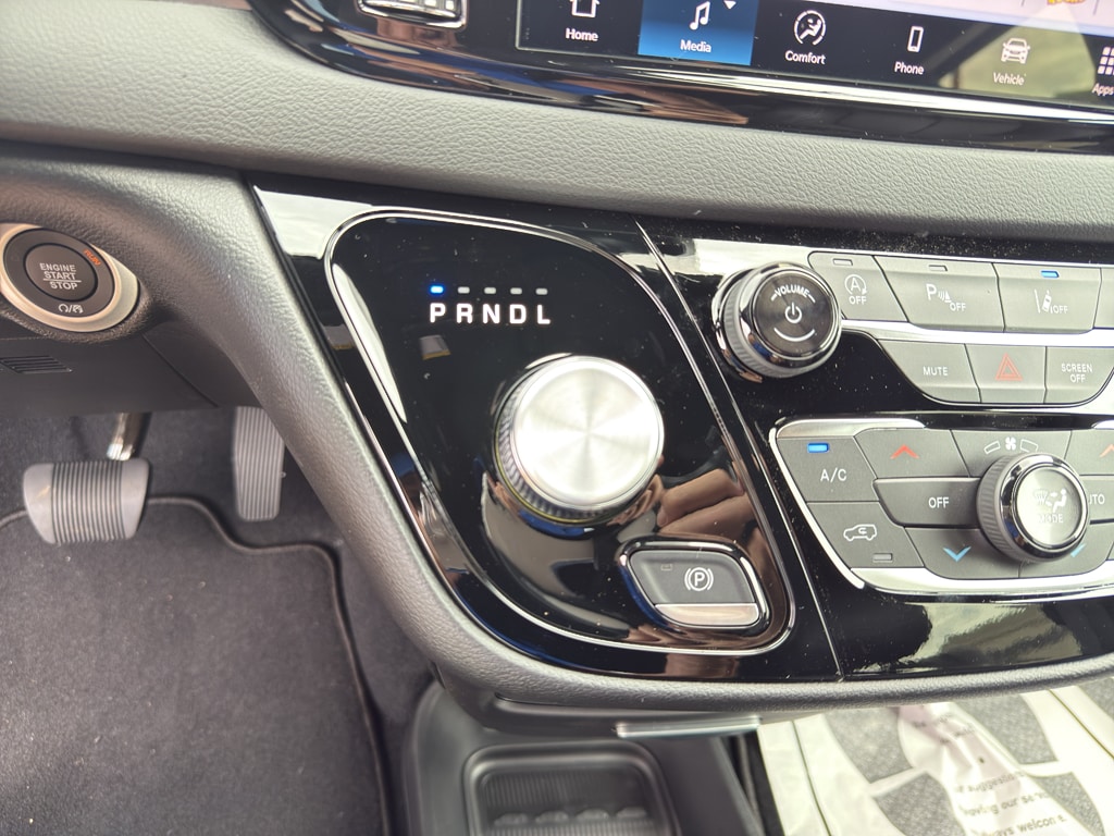 2026 Chrysler Voyager LX - Photo 9