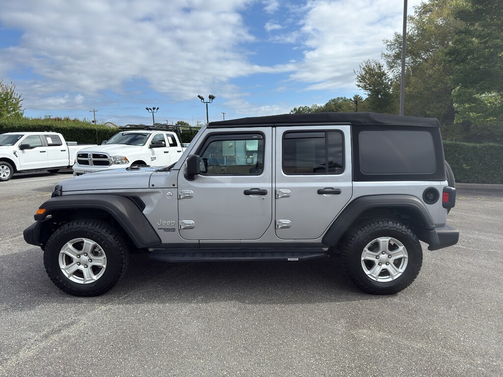 2019 Jeep Wrangler Sport S photo 3