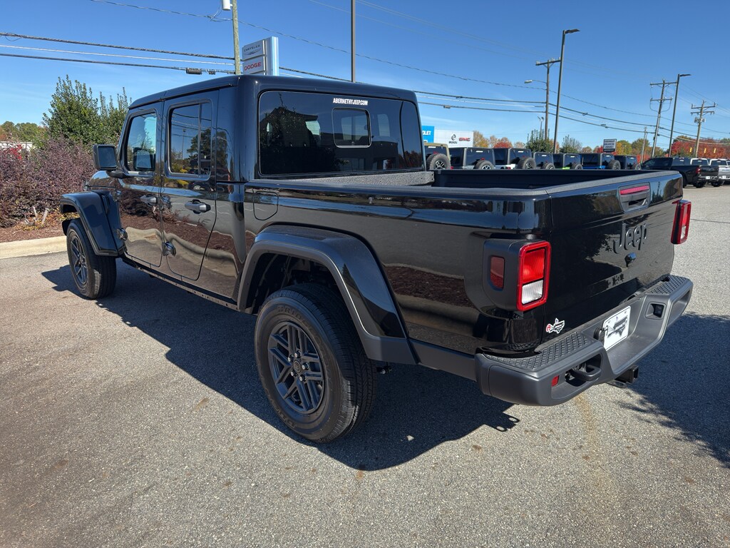 New 2025 Jeep Gladiator SPORT S 4X4 Pickup