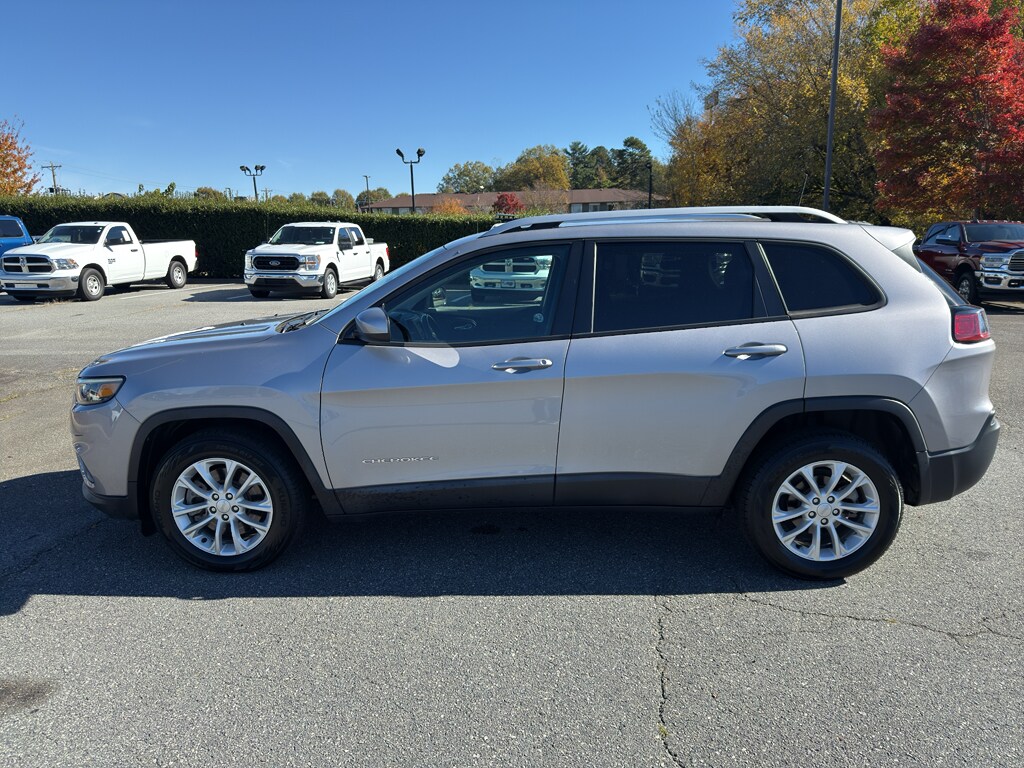 2020 Jeep Cherokee Latitude Sport photo 3