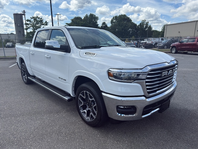 2026 Ram 1500 LARAMIE CREW CAB 4X4 5'7 BOX Pickup