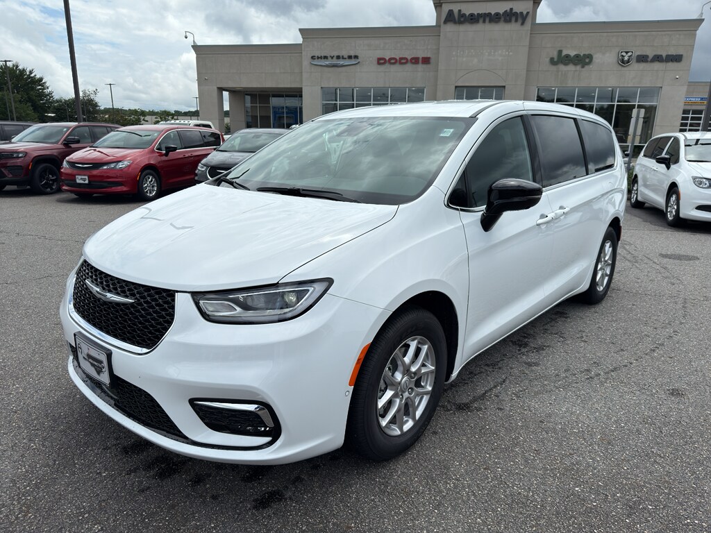 2026 Chrysler Pacifica photo 2