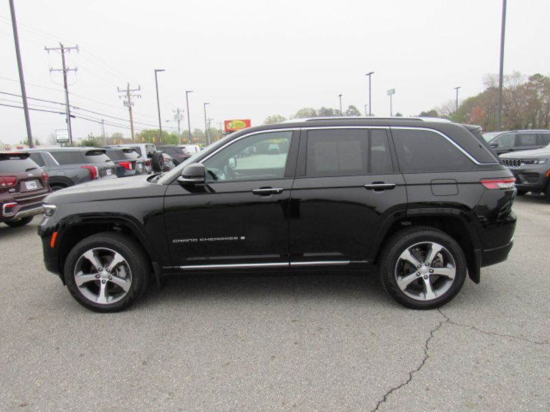 2024 Jeep Grand Cherokee Summit Sport photo 3