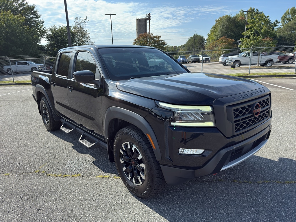 2022 Nissan Frontier PRO-X's photo