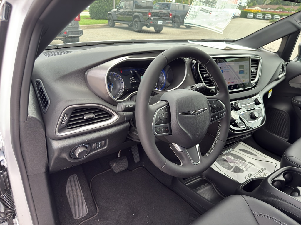 2026 Chrysler Voyager LX - Photo 22
