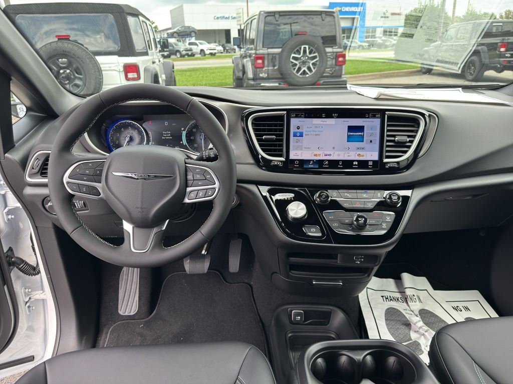 2026 Chrysler Voyager LX - Photo 17