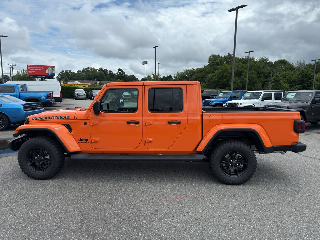 2025 Jeep Gladiator Sport photo 3