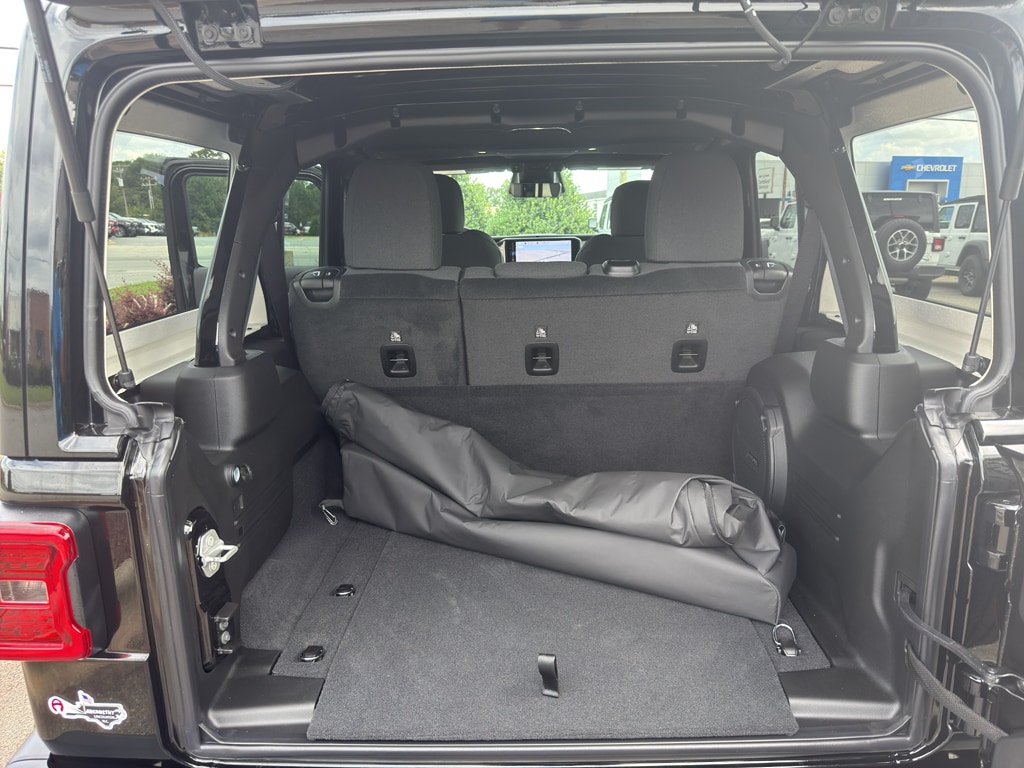 2025 Jeep Wrangler 4-Door Sahara - Photo 20