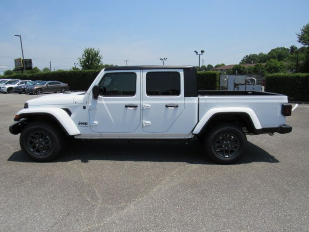 New 2025 Jeep Gladiator SPORT S 4X4 Pickup