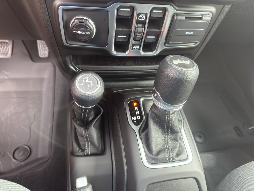 2025 Jeep Wrangler 4-Door Sahara - Photo 11