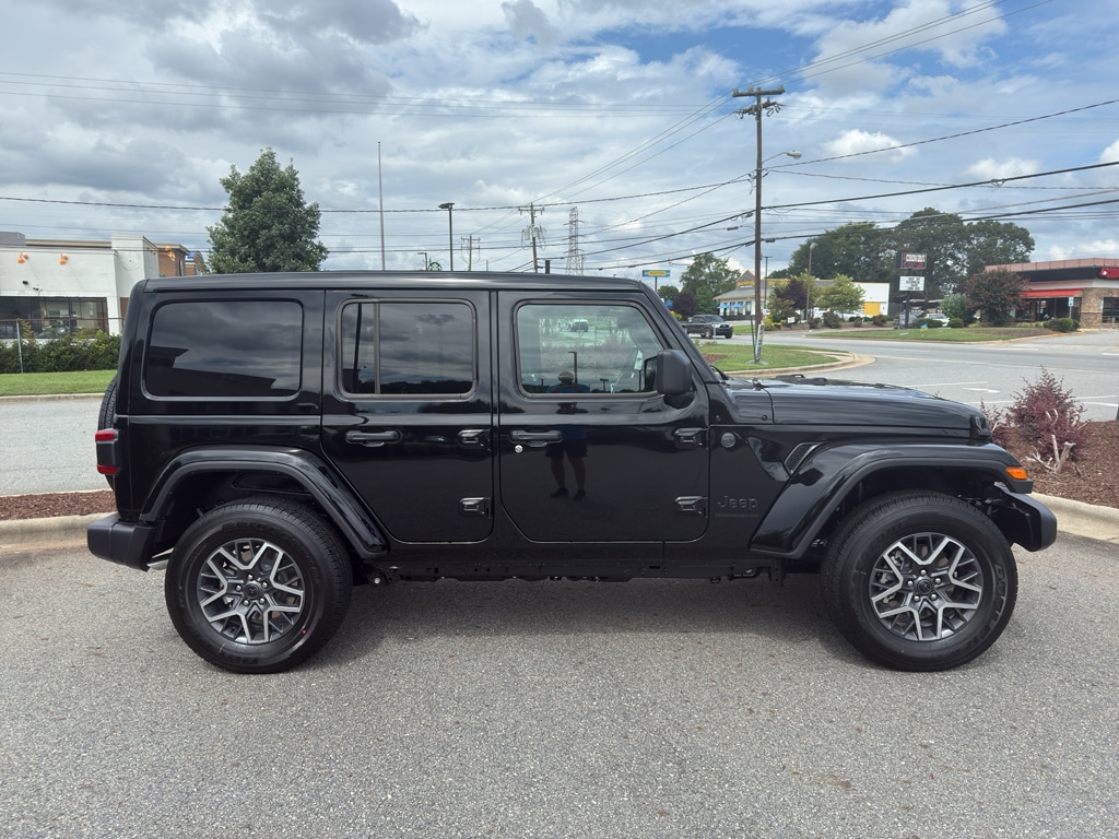 2025 Jeep Wrangler 4-Door Sahara - Photo 6