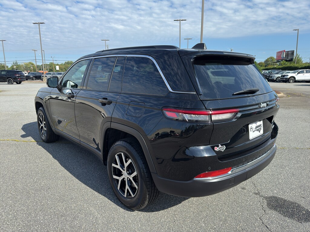2024 Jeep Grand Cherokee Limited photo 3