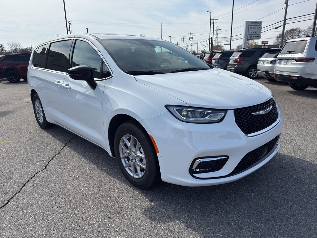 2026 Chrysler Pacifica Select's photo