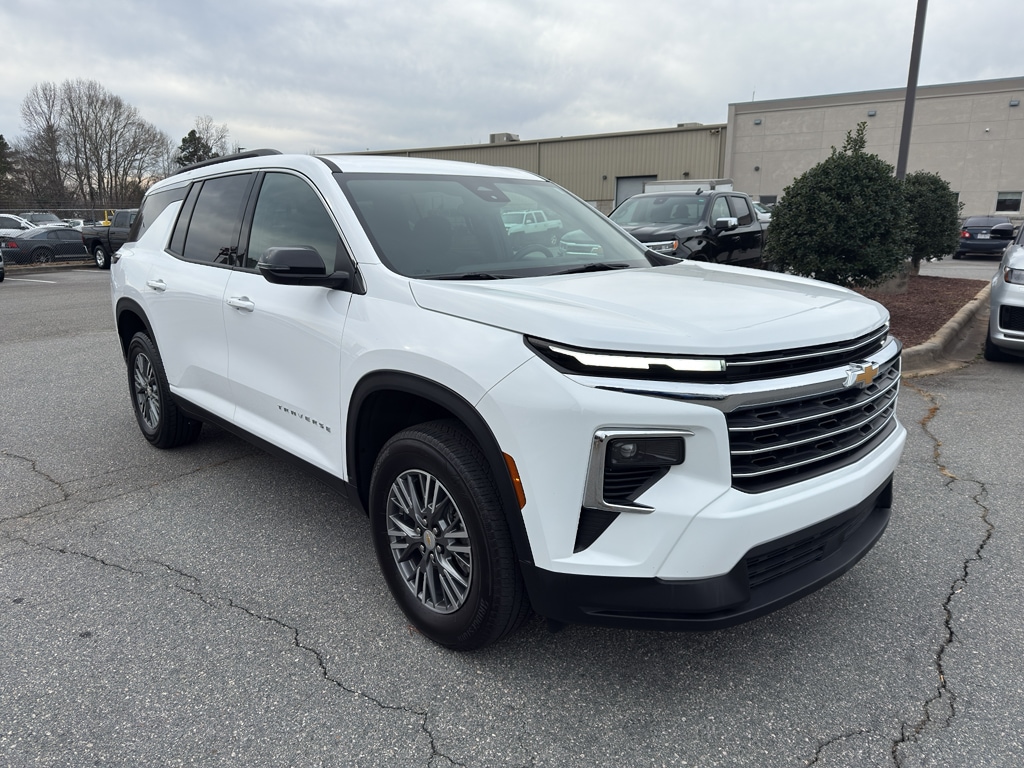 2025 Chevrolet Traverse LT's photo