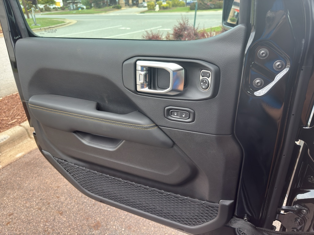 2025 Jeep Wrangler 4-Door Sahara - Photo 8
