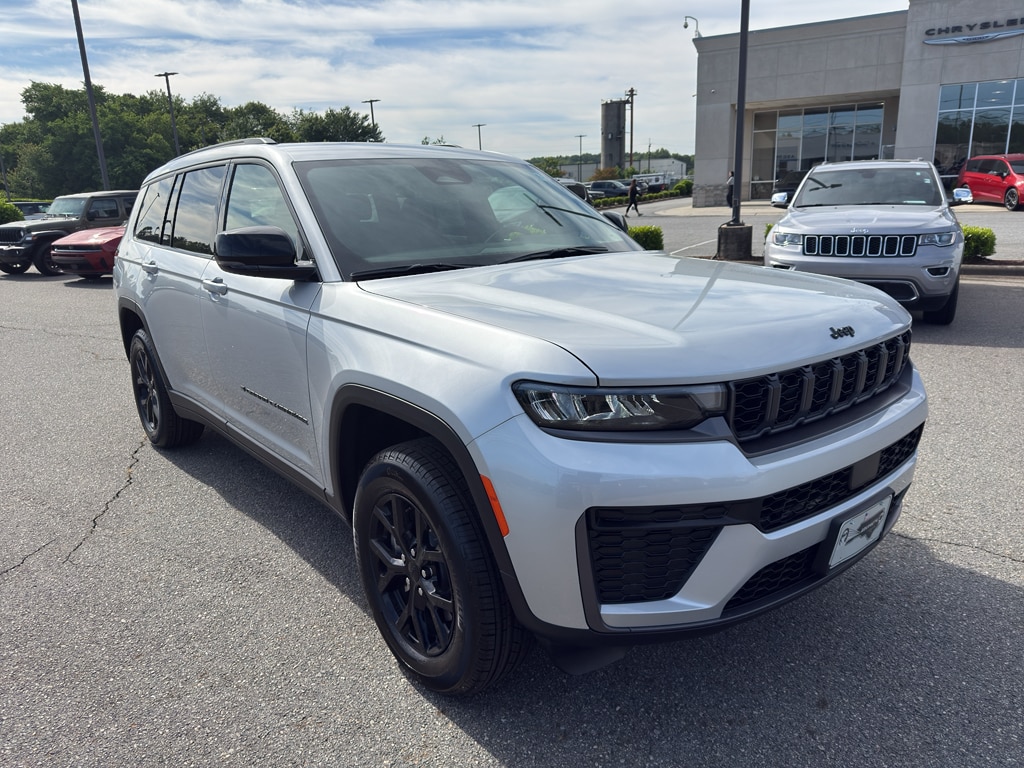 New 2026 Jeep Grand Cherokee L LAREDO ALTITUDE 4X4 Sport Utility