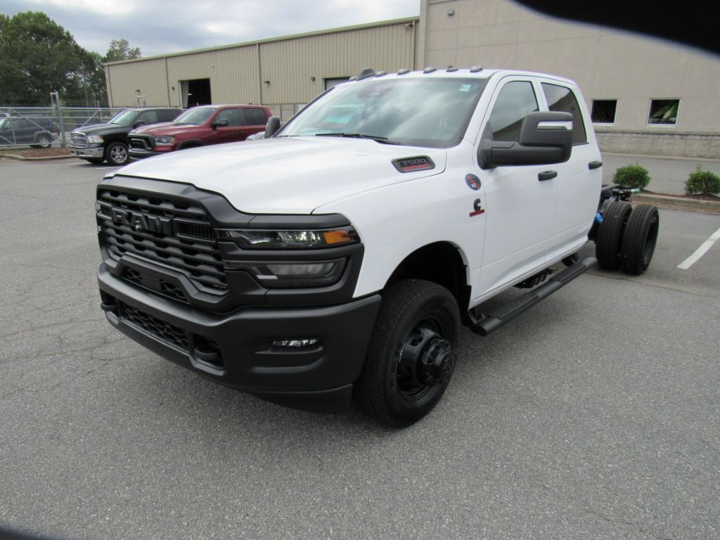 New 2026 Ram 3500 Chassis Cab 3500 TRADESMAN CREW CAB CHASSIS 4X4 60' CA Pickup