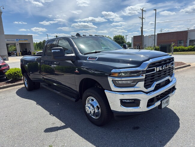 2026 Ram 3500 TRADESMAN CREW CAB 4X4 8' BOX Pickup