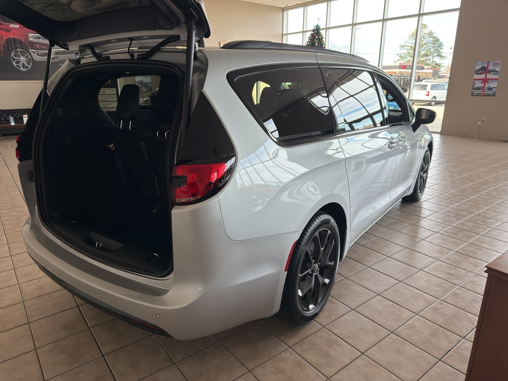 New 2026 Chrysler Pacifica SELECT Passenger Van