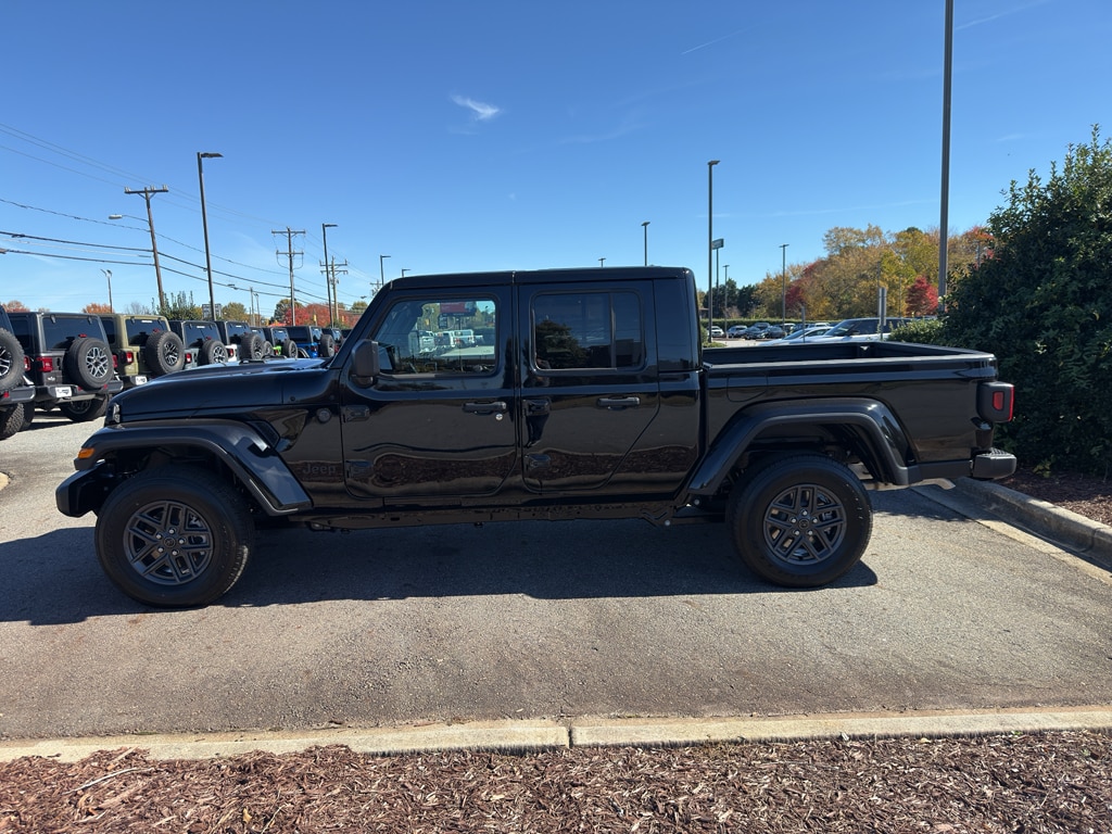 New 2025 Jeep Gladiator SPORT S 4X4 Pickup