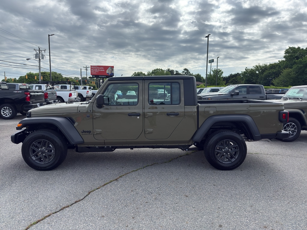New 2026 Jeep Gladiator SPORT 4X4 Pickup
