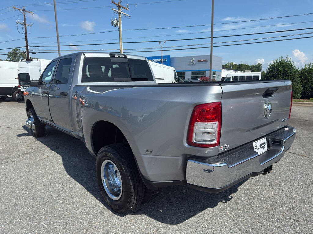 2024 Ram 3500 Tradesman photo 4