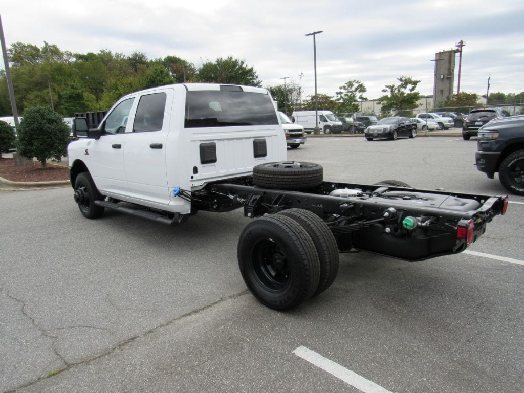 New 2026 Ram 3500 Chassis Cab 3500 TRADESMAN CREW CAB CHASSIS 4X4 60' CA Pickup